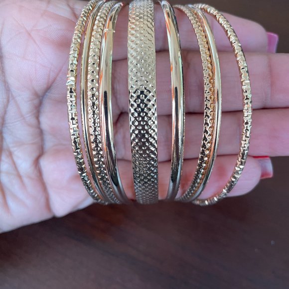 Paparazzi Circlet Circus Gold Bracelets - Picture 2 of 3